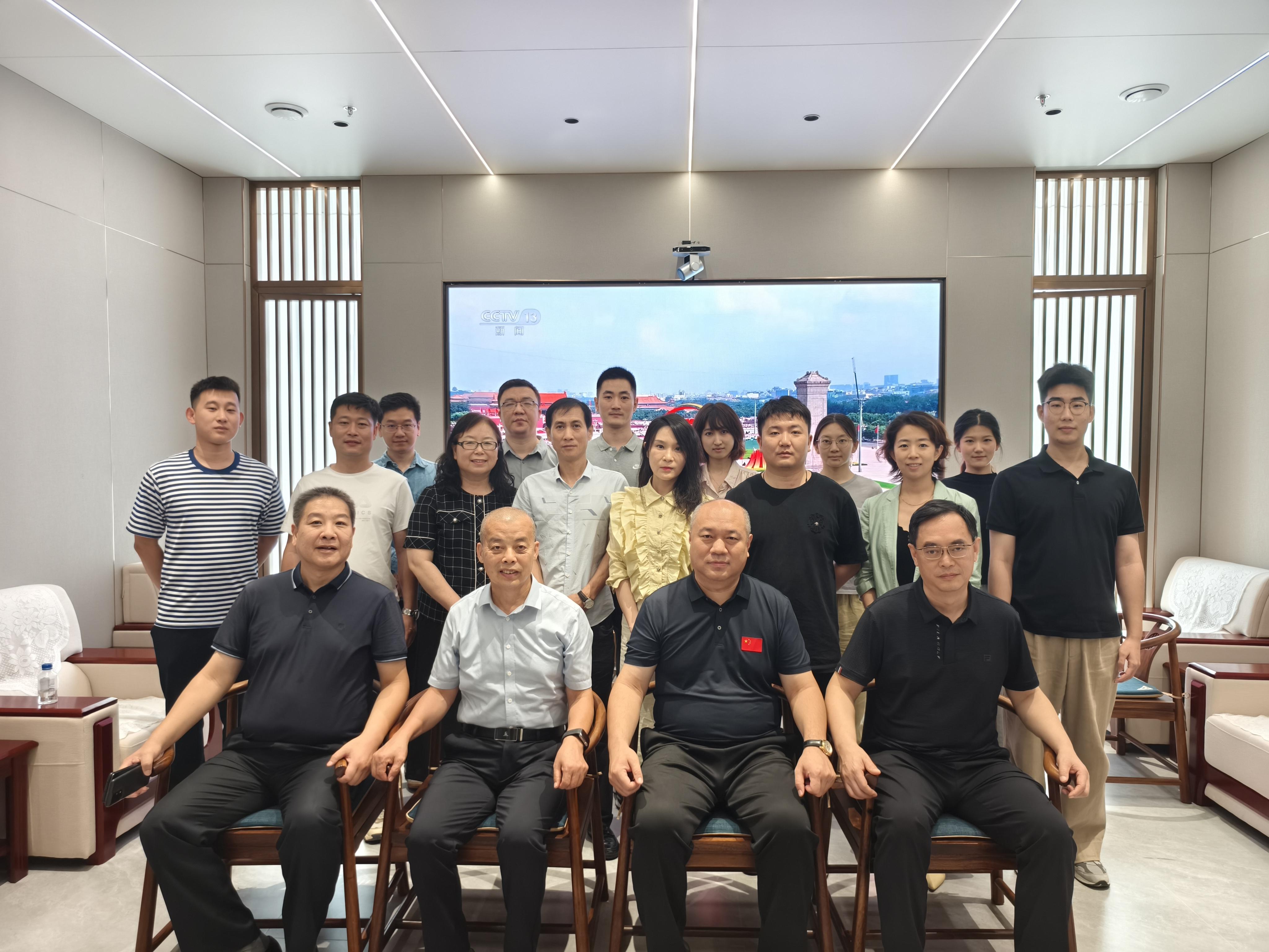 吉能国际能源有限公司组织全体员工观看“纪念中国人民抗日战争暨世界反法西斯战争胜利80周年阅兵式”——凝聚爱国情怀、砥砺奋进力量